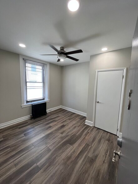 Building Photo - 221 S 41st St