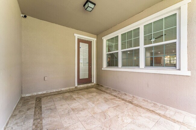 Building Photo - Spacious 3-Bed, 2.5 Bath End Unit Townhome...