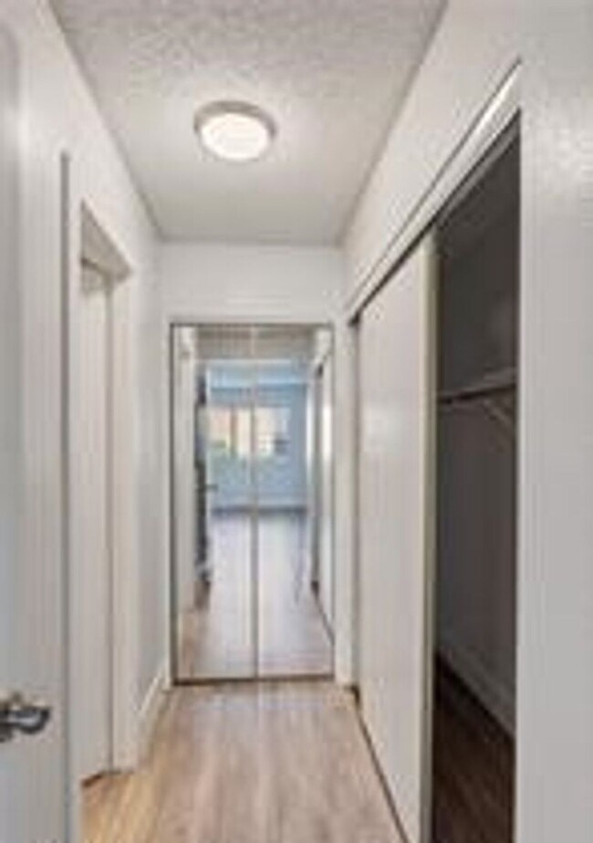 Building Photo - Beautifully Remodeled 1-Bedroom Condo in Desert Shores!
