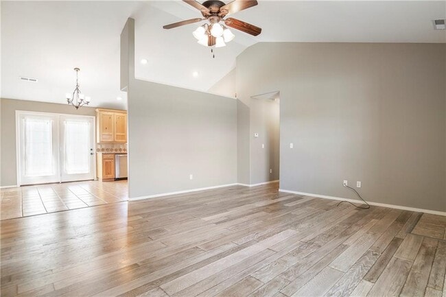 Building Photo - 403 Cherry St