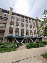 Building Photo - 6250 N Kenmore Ave