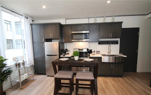 Kitchen - 140 Linden Ave