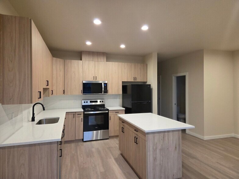 Building Photo - 111 Section St