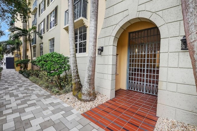 Building Photo - 630 S Sapodilla Ave