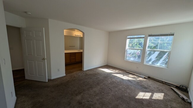Building Photo - Experience Modern Comfort in This Newer Sp...
