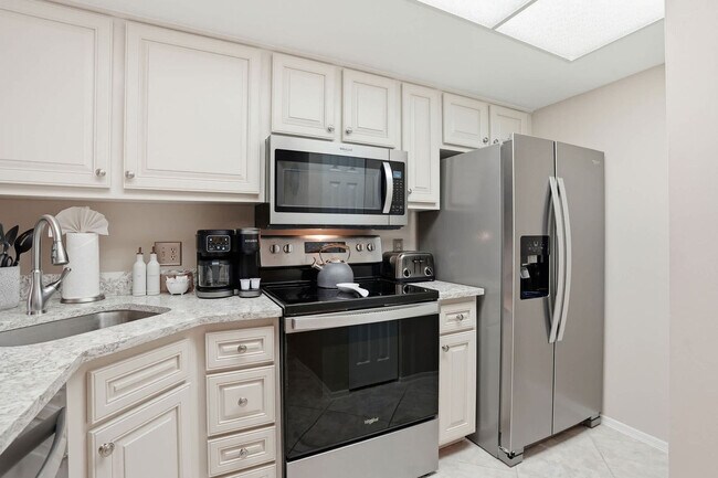 Building Photo - 600 Neapolitan Way