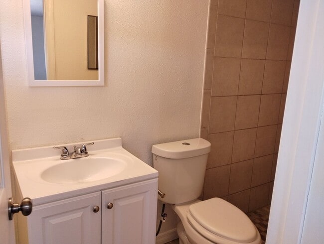 Building Photo - Charming 2BR / 2BA home with 1,455 sq ft of living space just minutes from the Gulf of America!