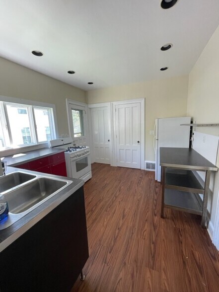 Kitchen - 7 Franklin St