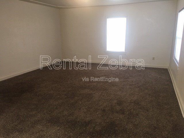 Building Photo - 104 E Donna Dr