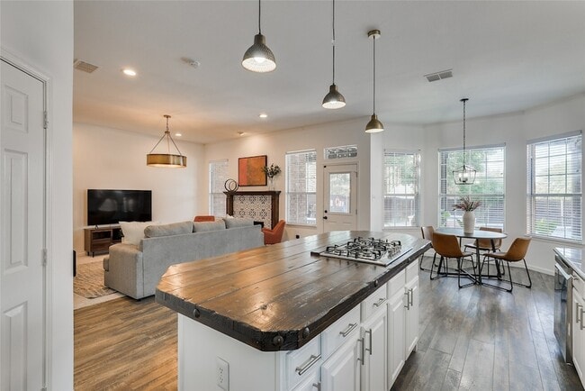 Building Photo - 5205 Panama Dr