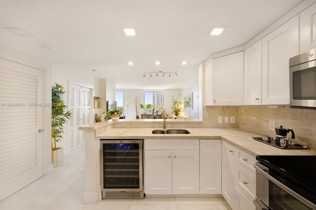 Building Photo - 701 Brickell Key Blvd