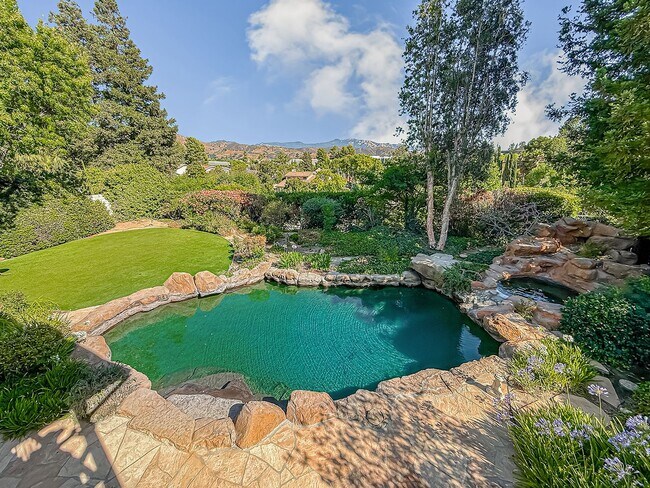 Building Photo - Calabasas 4BR w/pool + spa, views, solar panels + ALL appliances!