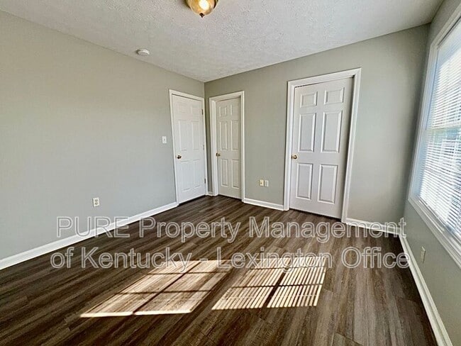 Building Photo - 2561 MacKenzie Ln