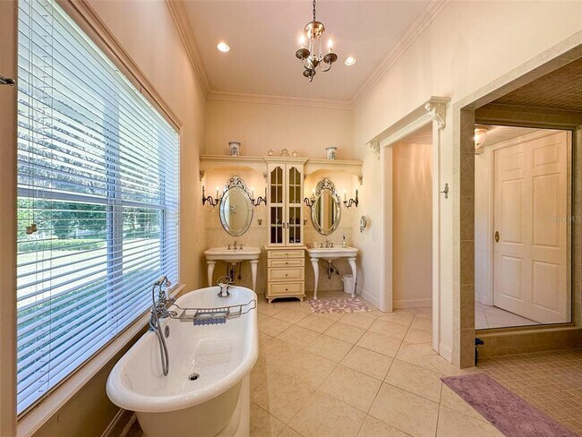 Building Photo - 6425 NW 202nd Pl