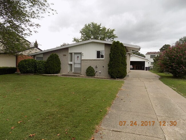 Building Photo - 8783 Lozen Dr