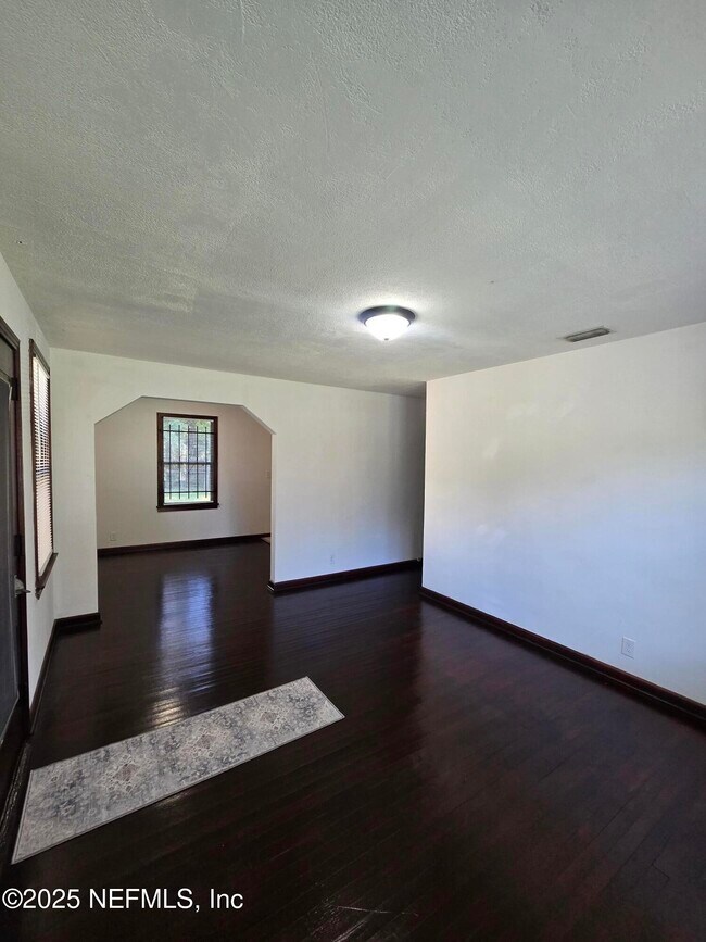 Building Photo - 2456 Ellington Ave