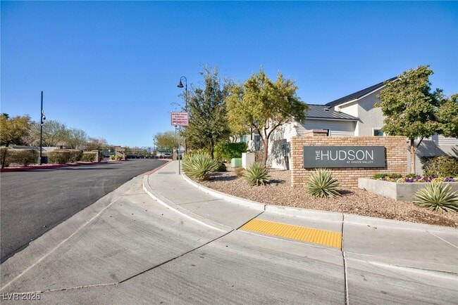 Building Photo - 544 Mossy Cup St