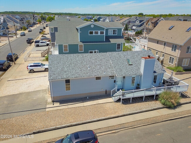 Building Photo - 207 4th Ave