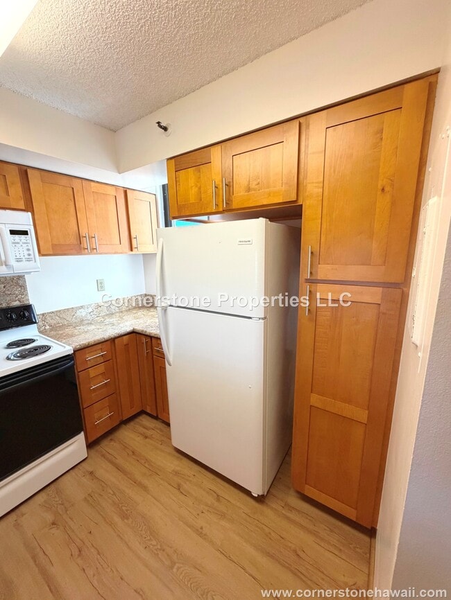 Building Photo - 990 Ala Nanala St