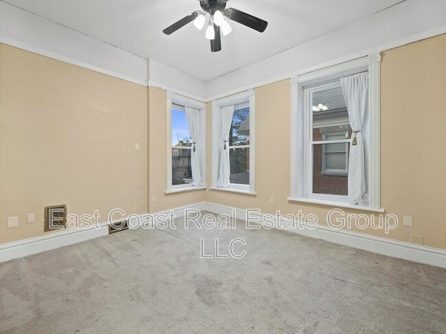 Building Photo - 448 Summit Ave