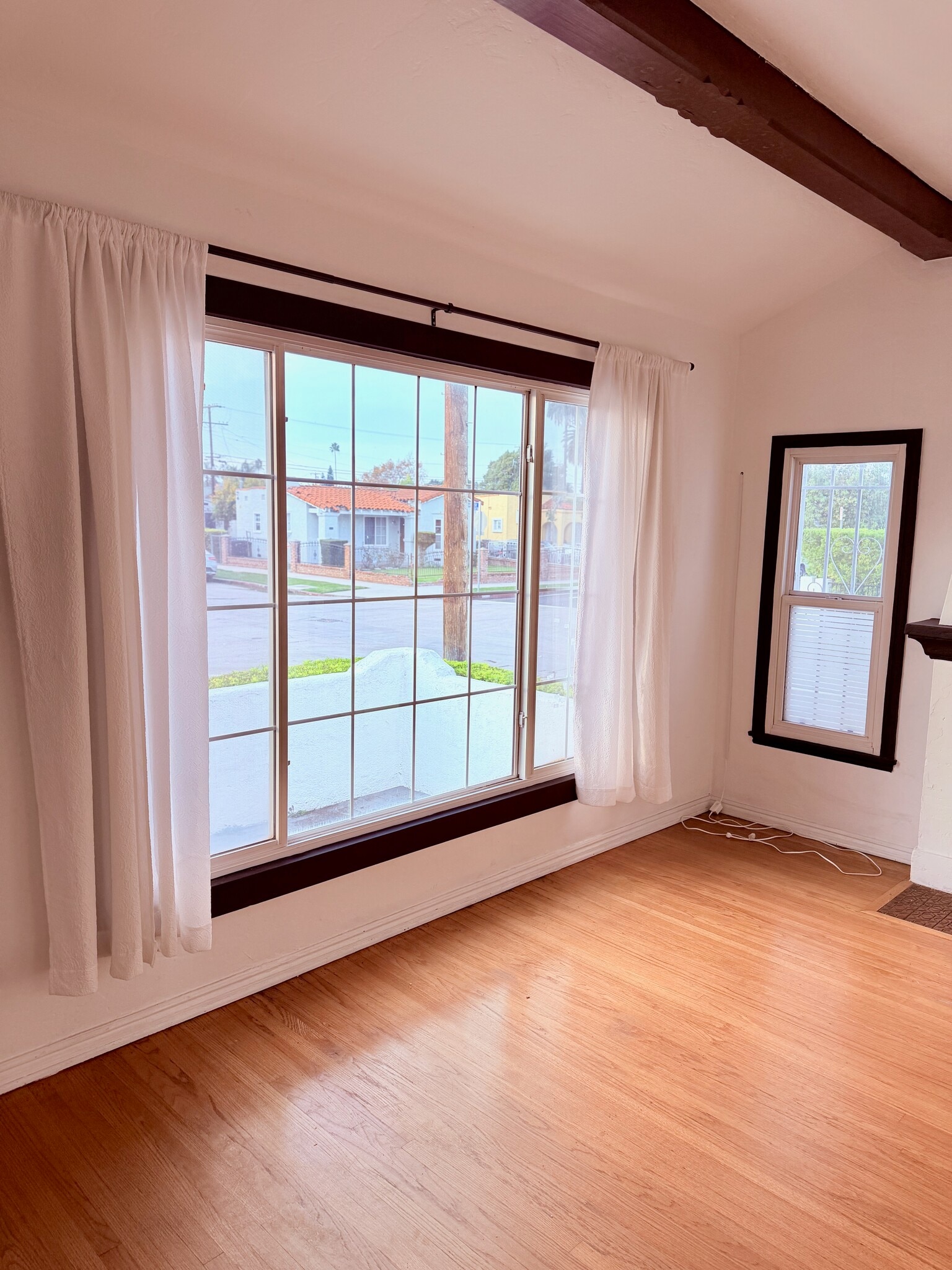 Building Photo - 6000 4th Ave