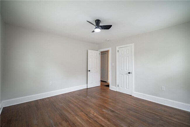 Building Photo - 2137 Delowe Dr