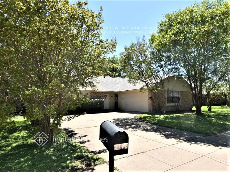 Building Photo - 4112 Silverberry Ave