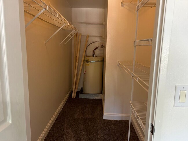 Building Photo - One bedroom condo