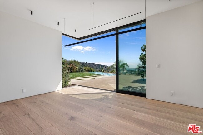 Building Photo - 2501 Banyan Dr