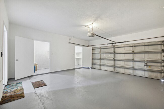 Building Photo - 1115 Augusta Dr