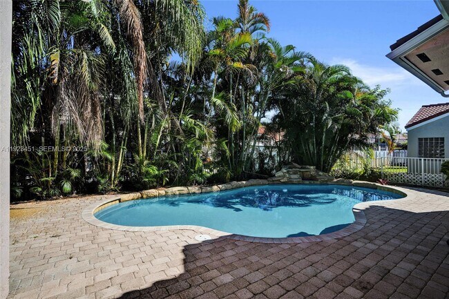 Building Photo - 345 SW 188th Ave