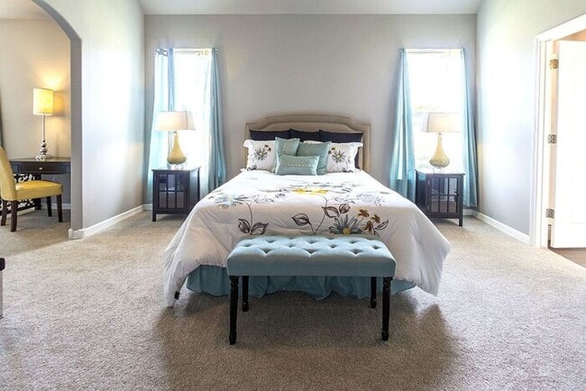 Building Photo - Gorgeous 4/3.5/3 Luxury Home