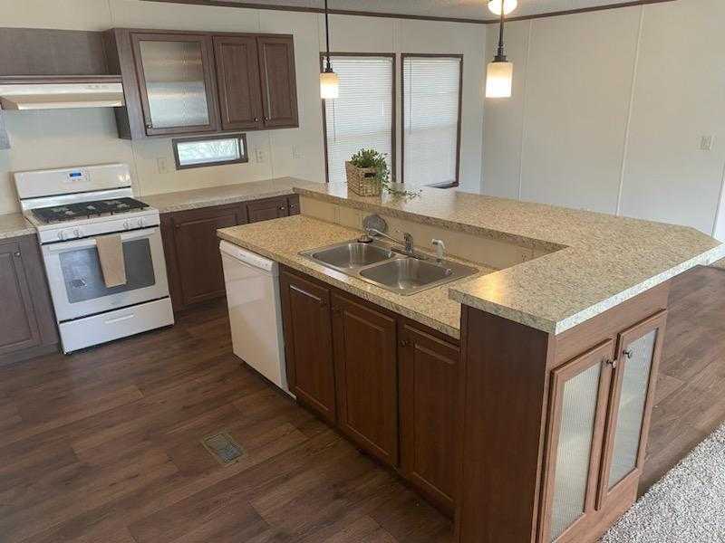 Building Photo - 15562 Pine Ridge Dr