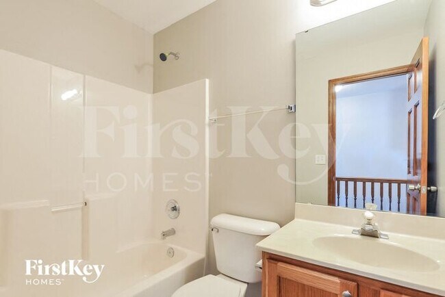 Building Photo - 2 Sassafras Parc Ct