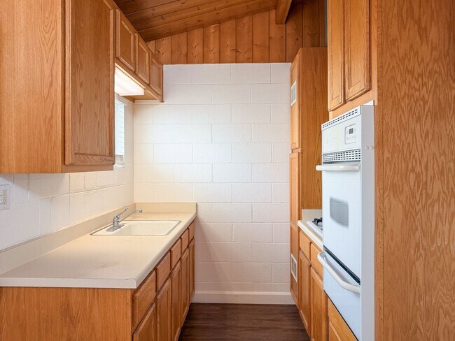 Building Photo - 313-317 Highland- LT