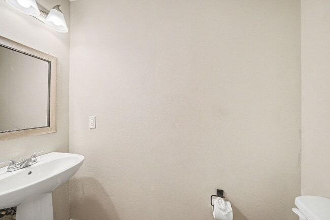 Building Photo - Comfortable 2-Bedroom Townhouse in Convenient Sheldon Creek