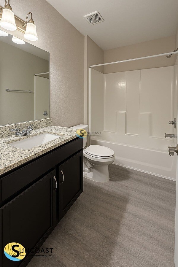 Building Photo - 10 Spruce Pl