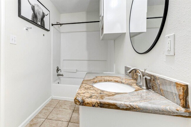 Building Photo - 402 Avenue H