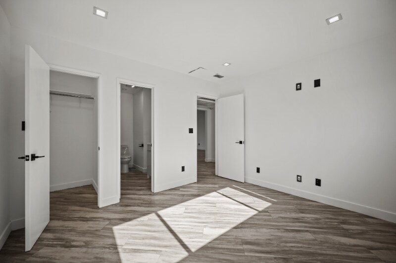 Building Photo - 955 Oxford Ave