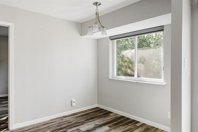 Building Photo - 6101 London Dr