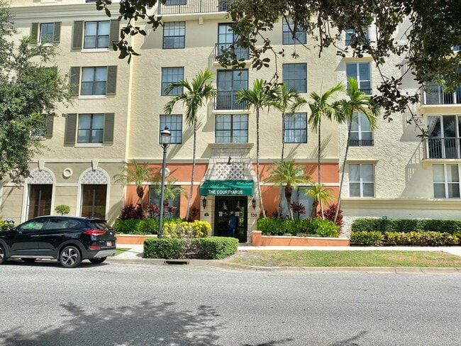 Building Photo - 720 S Sapodilla Ave