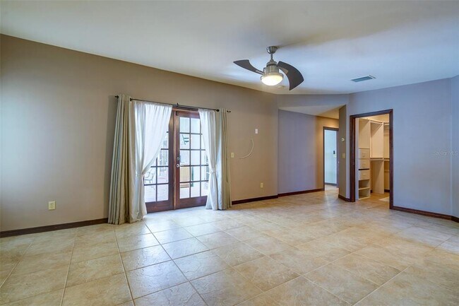 Building Photo - 215 Garden Cir