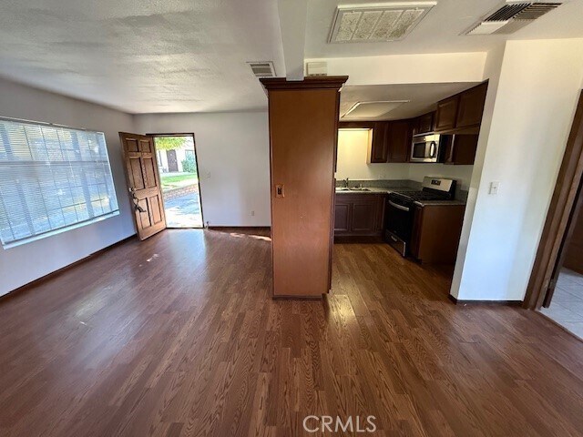 Building Photo - 870 N Sherman Ave