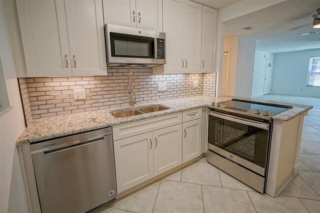 Building Photo - 1502 Pullen Rd