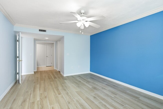 Building Photo - 2453 Egret Blvd