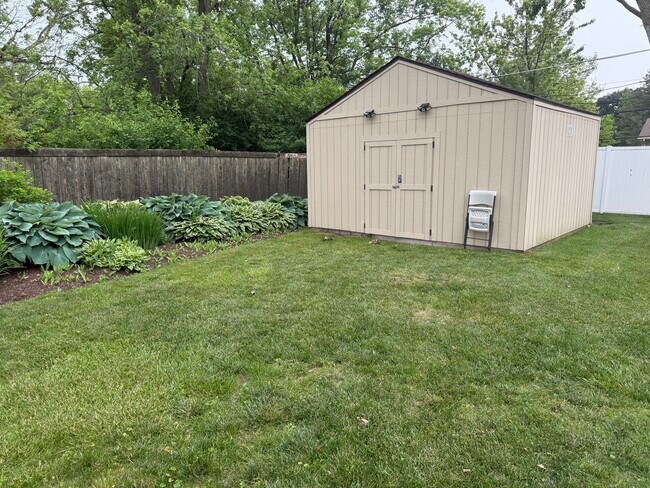 Building Photo - 684 Pfingsten Rd