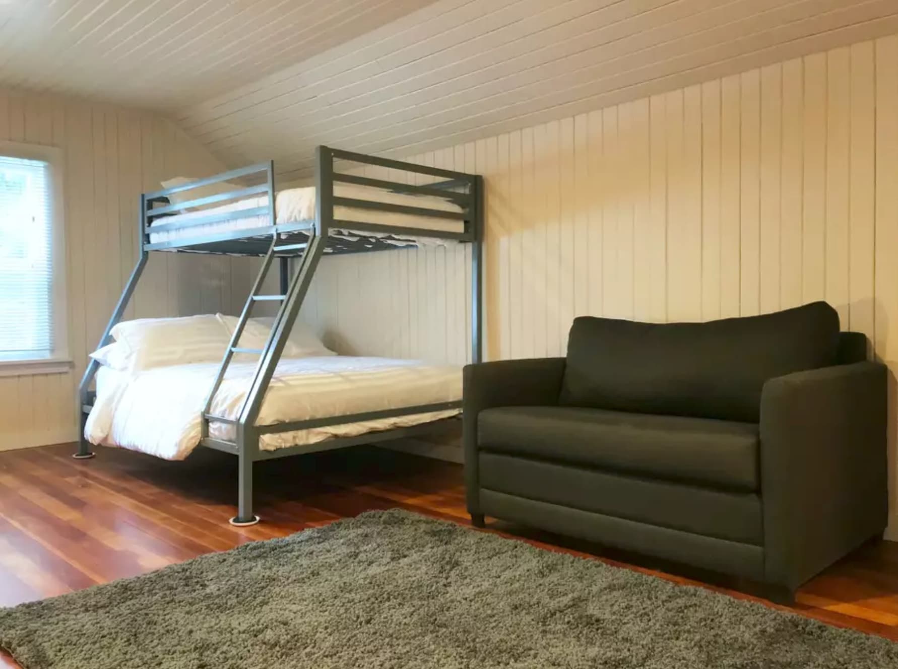 Pull out couch bed upstairs. - 717 E Lakeside Ave