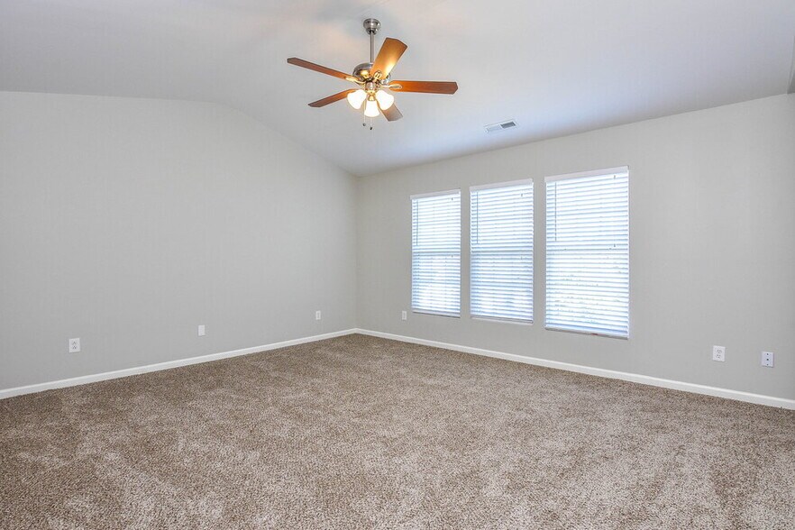 Building Photo - 2014 Gushing Dr