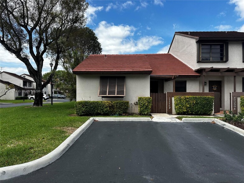 Building Photo - 13350 SW 88th Ter