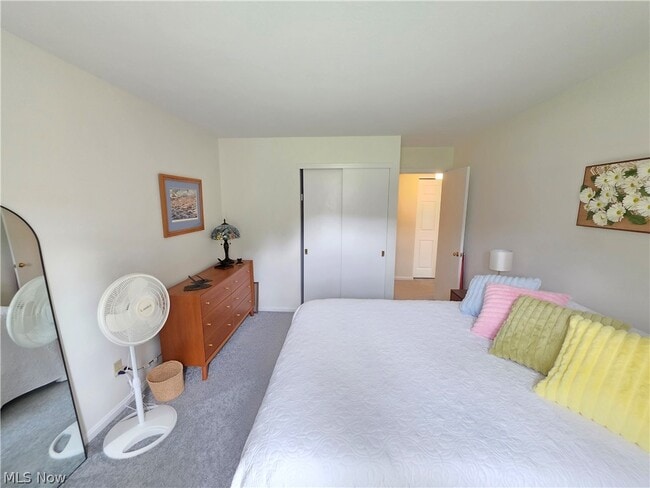 Building Photo - 6995 Carriage Hill Dr